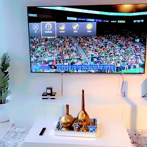 Luxury Cn Tower View Apartment